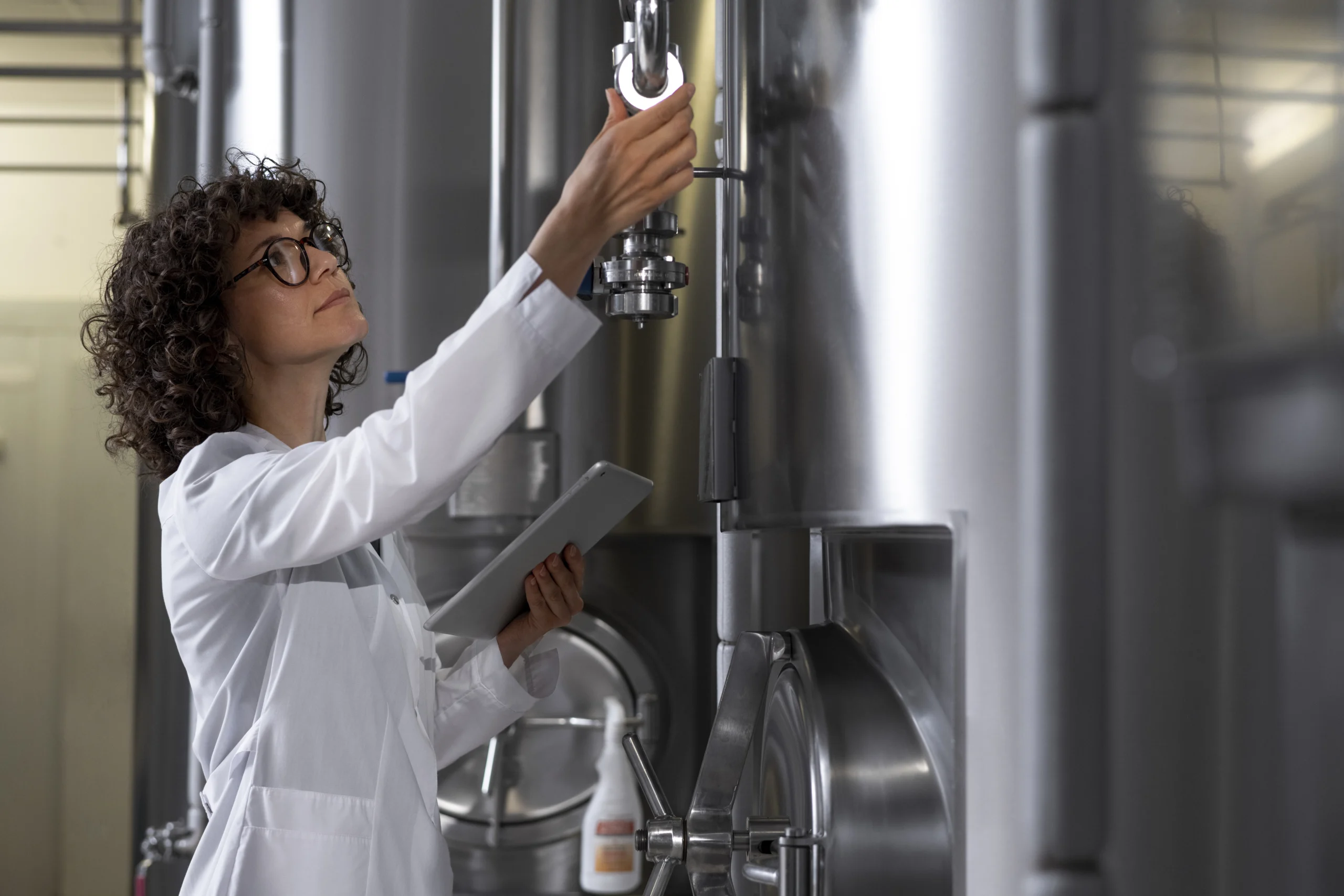Máquinas de separación: cómo optimizar la separación sólido-líquido en su planta